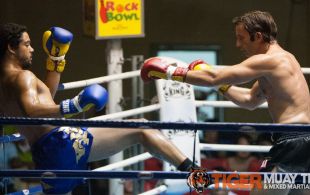 Andy Henry (red gloves) and Matthew Richardson (blue gloves) fights at Patong Sainamyen Road stadium in Phuket, Thailand, Thursday, Aug. 29, 2013. (Photo by Mitch Viquez Â©2013)